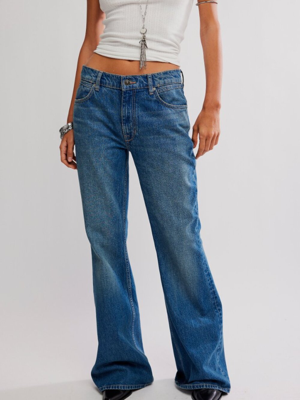 🆕 FREE PEOPLE We The Free West Coast Relaxed Flare Jeans / Humble